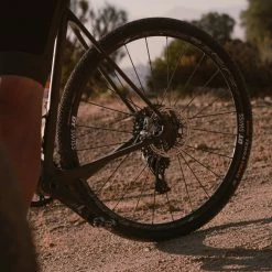 Pneu Vélo Gravel Continental Terra Trail ProTection 650/700 - Tubeless Ready -Pas Cher Vélo Magasin Terra Trail Protect mise en situation