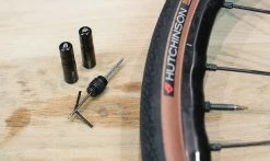 Kit De Réparation Tubeless Hutchinson - Outils Et Mèches 1.5+3mm -Pas Cher Vélo Magasin kit reparation tubeless avec meches hutchinson 3 494x294 85a49673 7d7f 4f45 a4d5 61f0f45e61e0